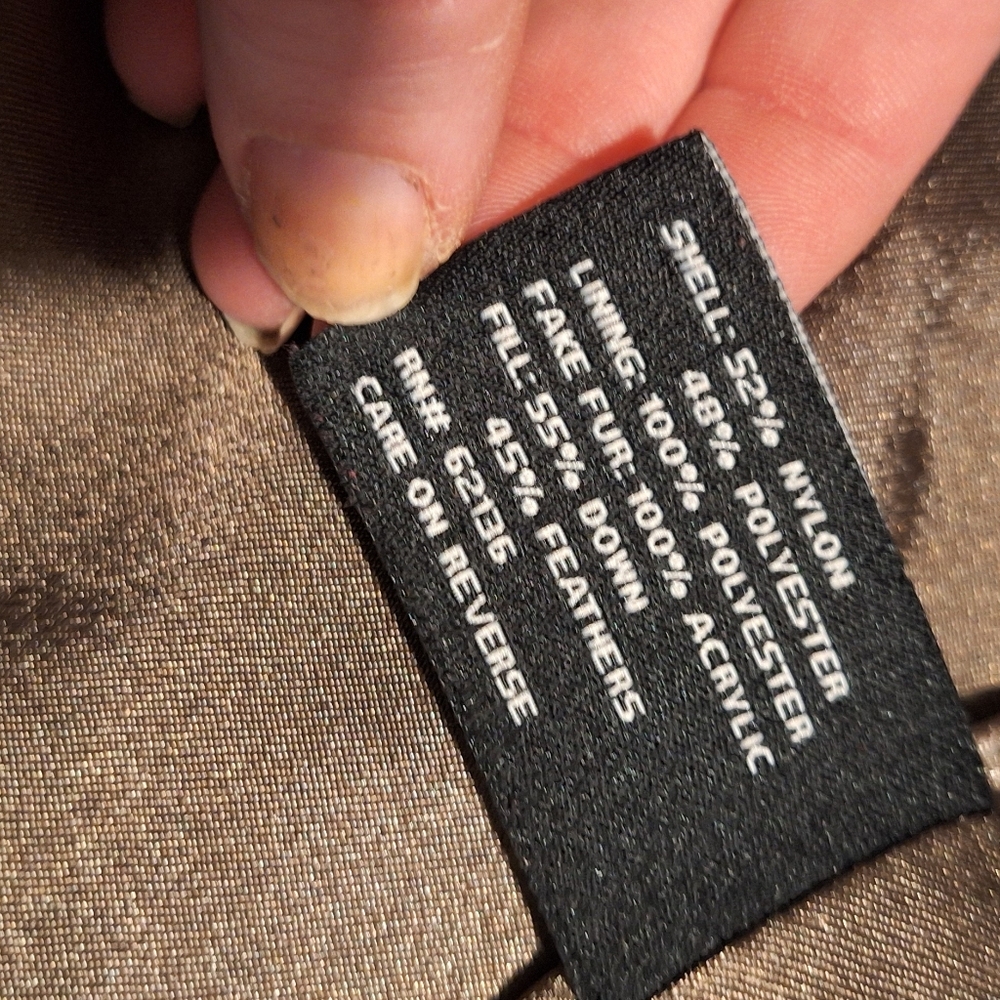 Guess puffer jacket - Picture 8 of 9